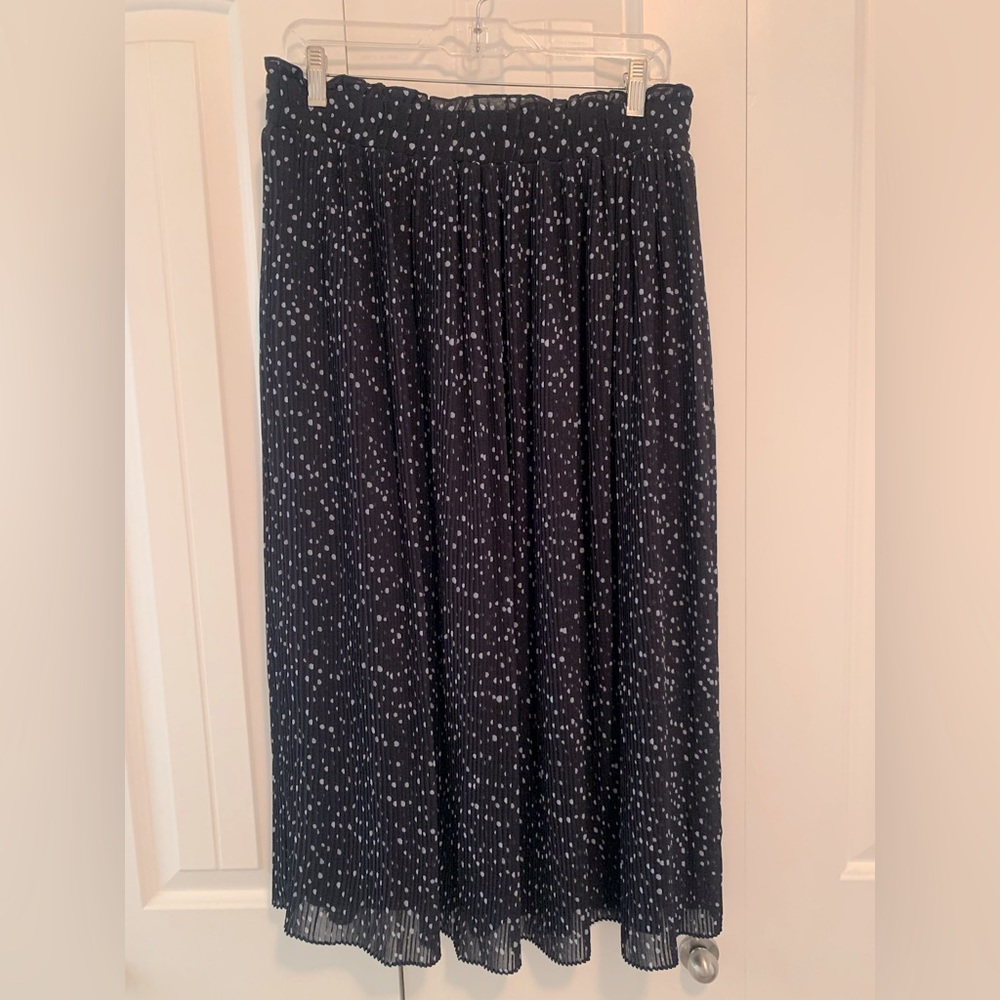 LOFT Navy & light blue polka dot pleated skirt Med NWT